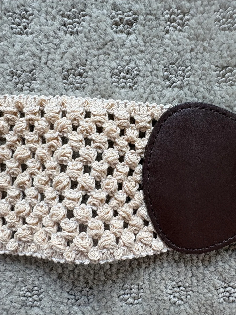 White Stretchy Belt with Floral and Feather Details on Buckle- Small